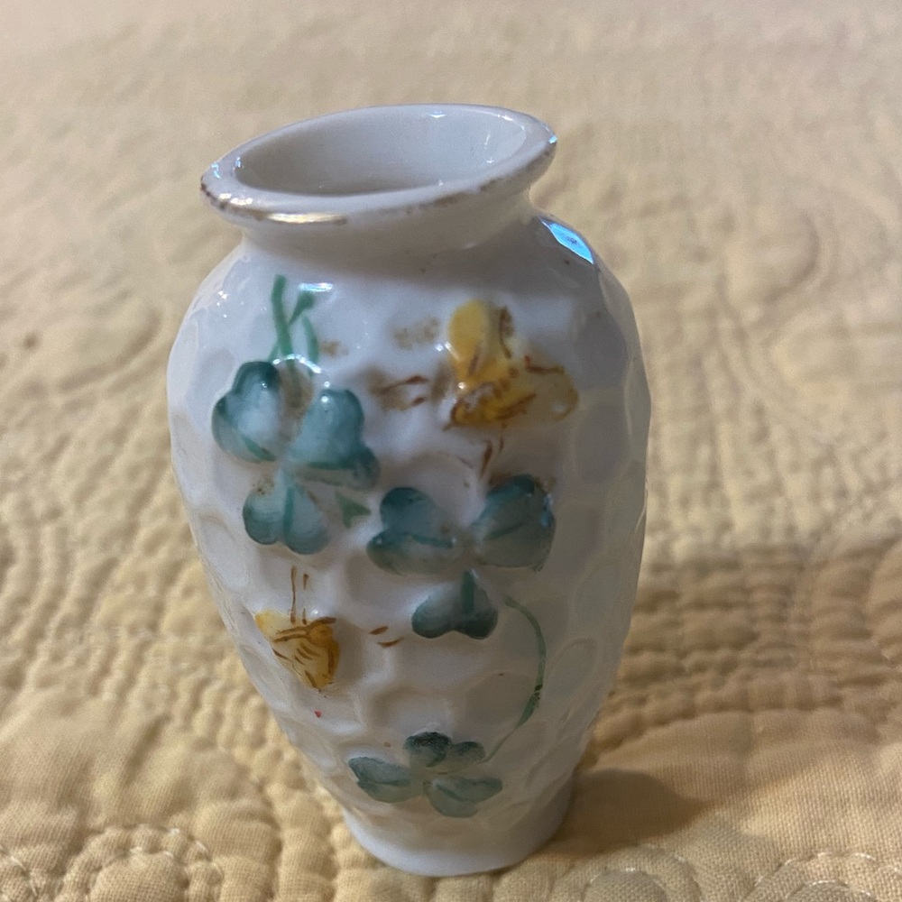 (2) Mini Vases HAND PAINTED JAPANESE Portrait Vase,  K.I. Japan Bees And Comb
